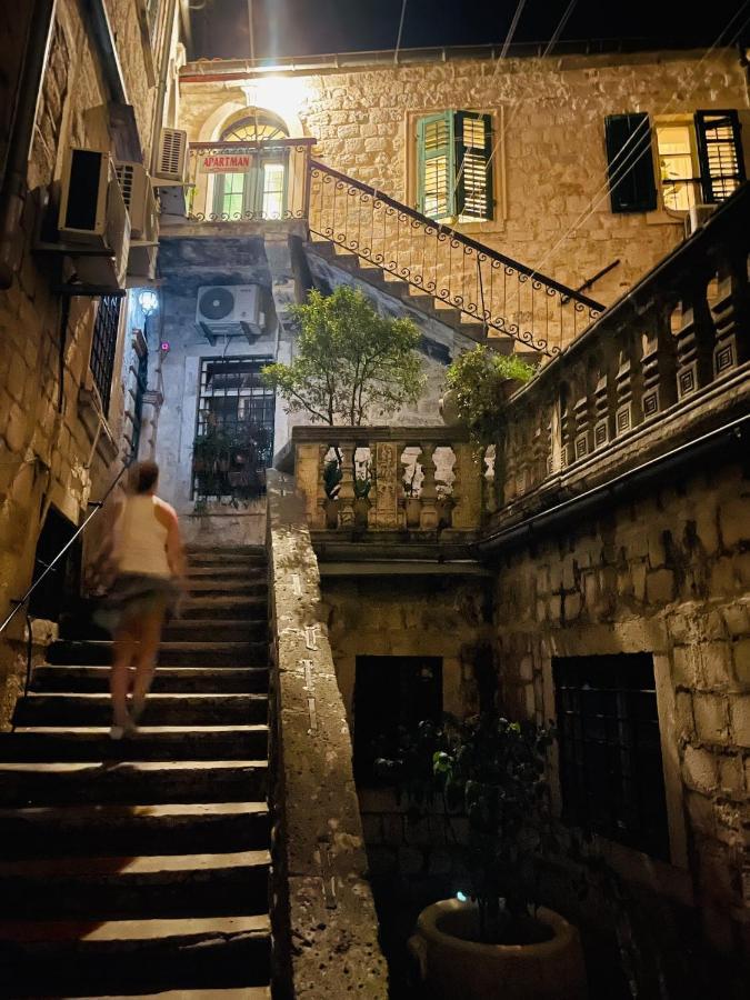Cozy 2 Bedroom Apartment In Antique Bizanti Palace Κότορ Εξωτερικό φωτογραφία