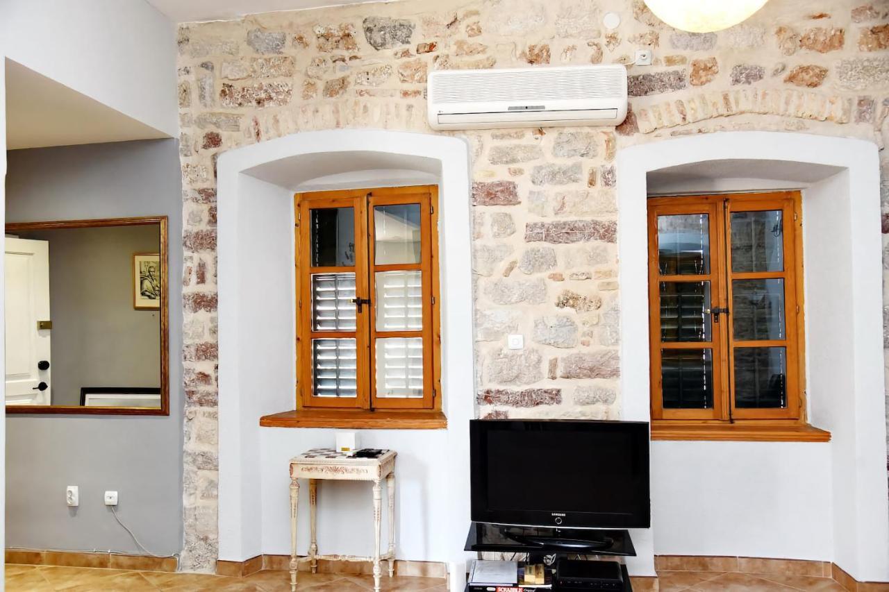 Cozy 2 Bedroom Apartment In Antique Bizanti Palace Κότορ Εξωτερικό φωτογραφία