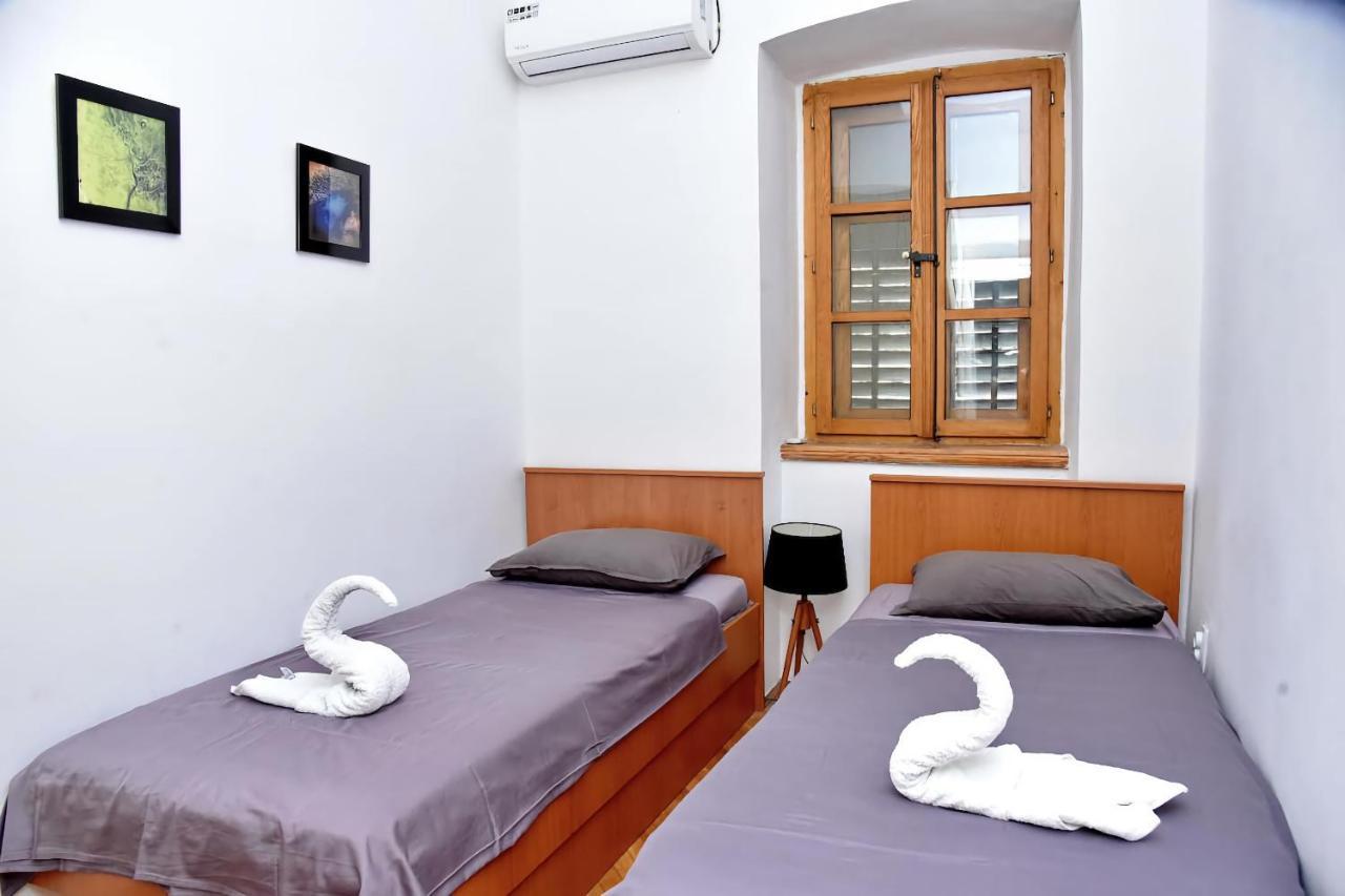 Cozy 2 Bedroom Apartment In Antique Bizanti Palace Κότορ Εξωτερικό φωτογραφία
